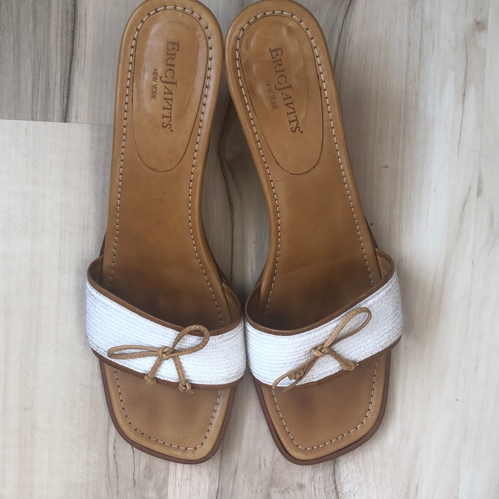 Eric Javits Women's Tan and White Slide Sandals